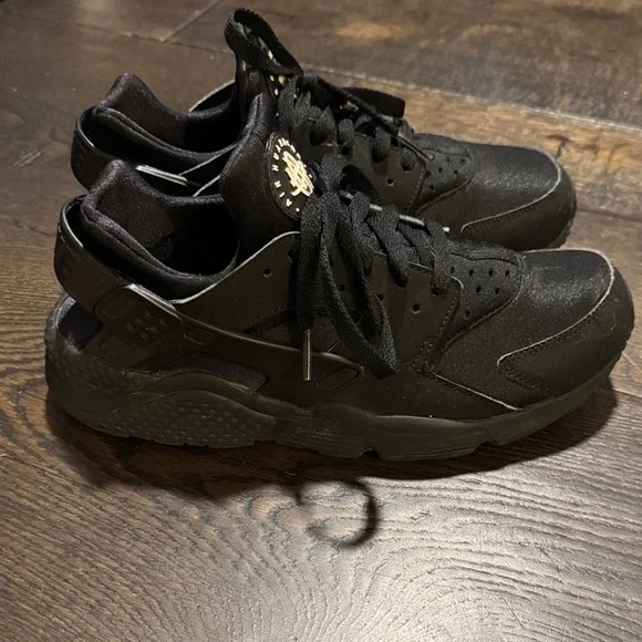 Nike Air Huarache Sneakers - Picture 8 of 17